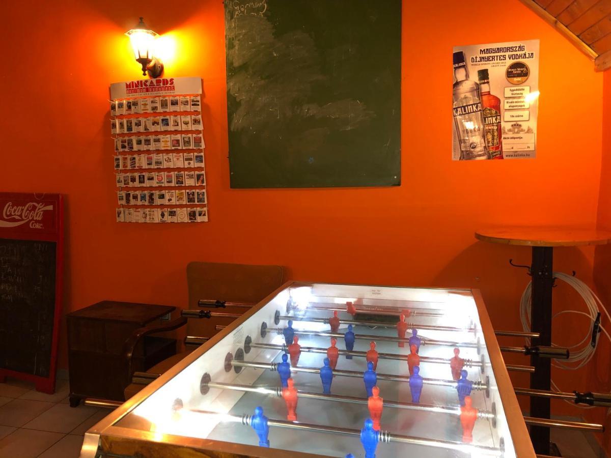 Whole Basemenet Former Pub4 Stag Do/Hen Party บูดาเปสต์ ภายนอก รูปภาพ