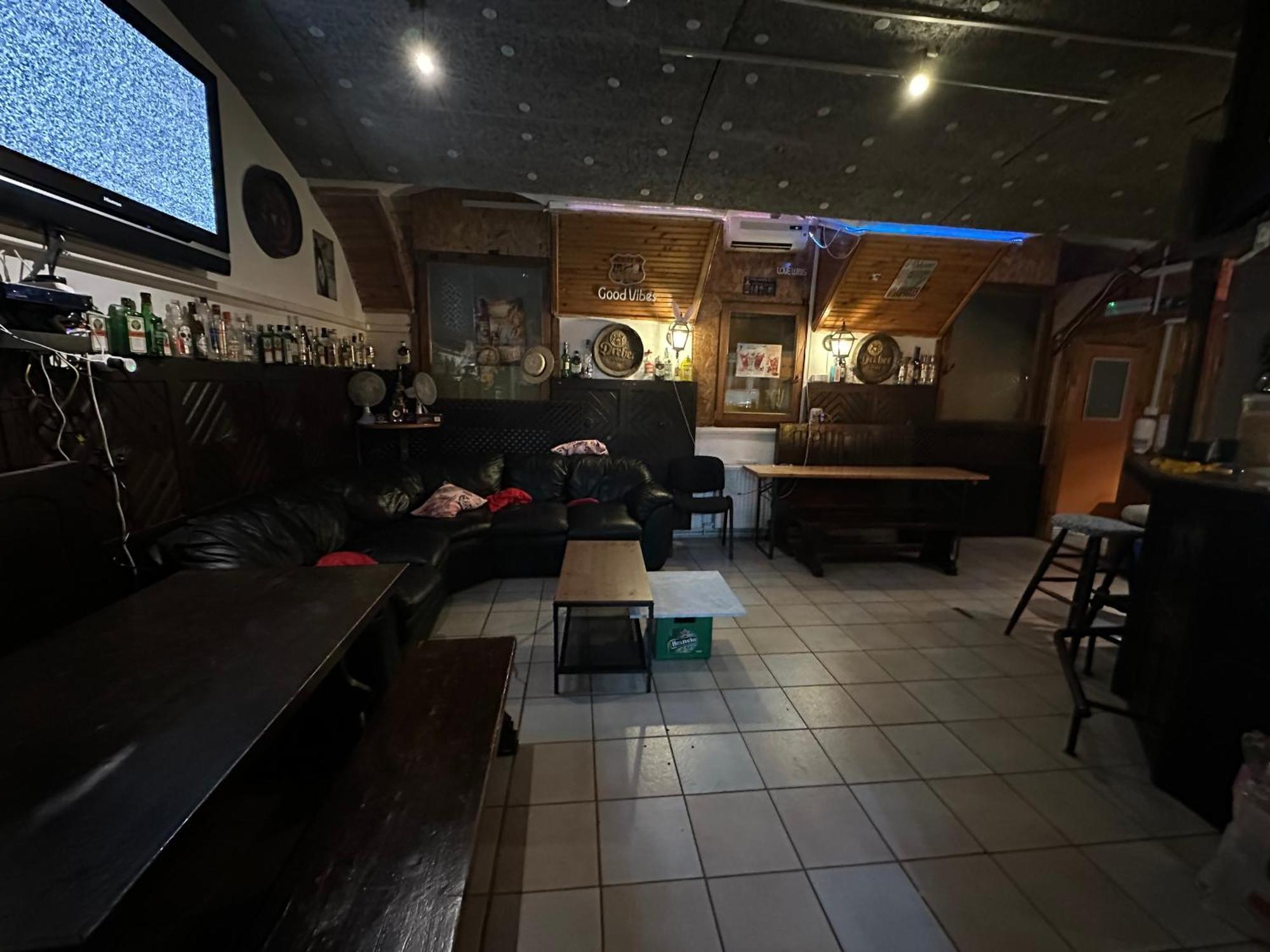 Whole Basemenet Former Pub4 Stag Do/Hen Party บูดาเปสต์ ภายนอก รูปภาพ
